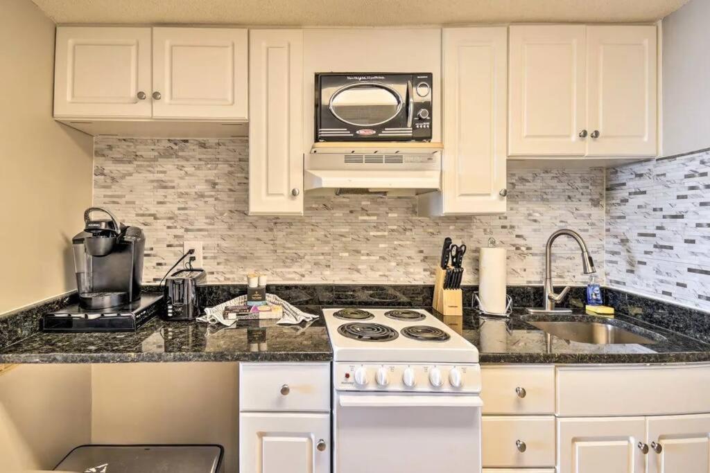 Coastal Escape Penthouse With Ocean Views Lägenhet Myrtle Beach Exteriör bild
