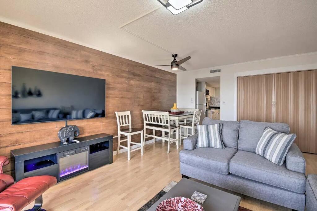 Coastal Escape Penthouse With Ocean Views Lägenhet Myrtle Beach Exteriör bild